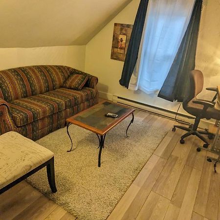 Cozy Downtown One Bedroom Free Parking Кингстон Экстерьер фото